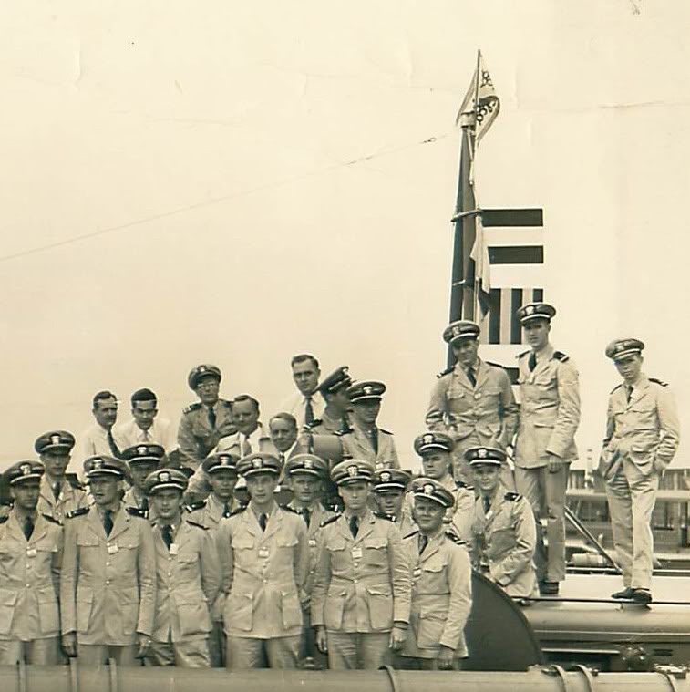 MELVILLECLASSTWOOFFICERSATELCOPLANT1942.jpg