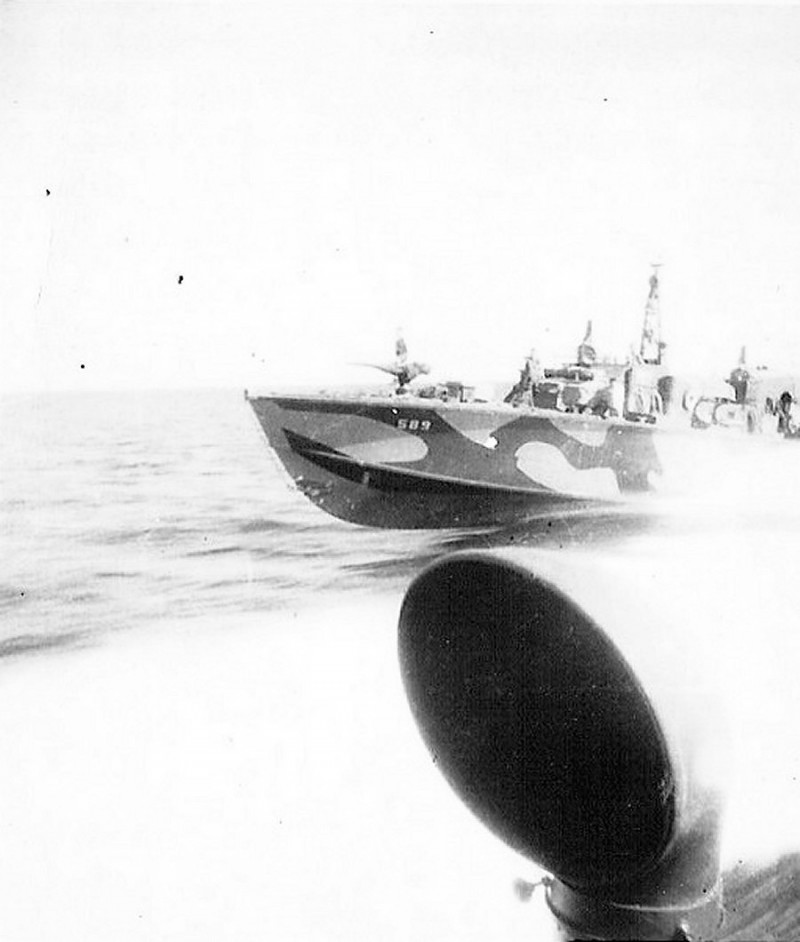 PT589RON40UNDERWAY1945.jpg